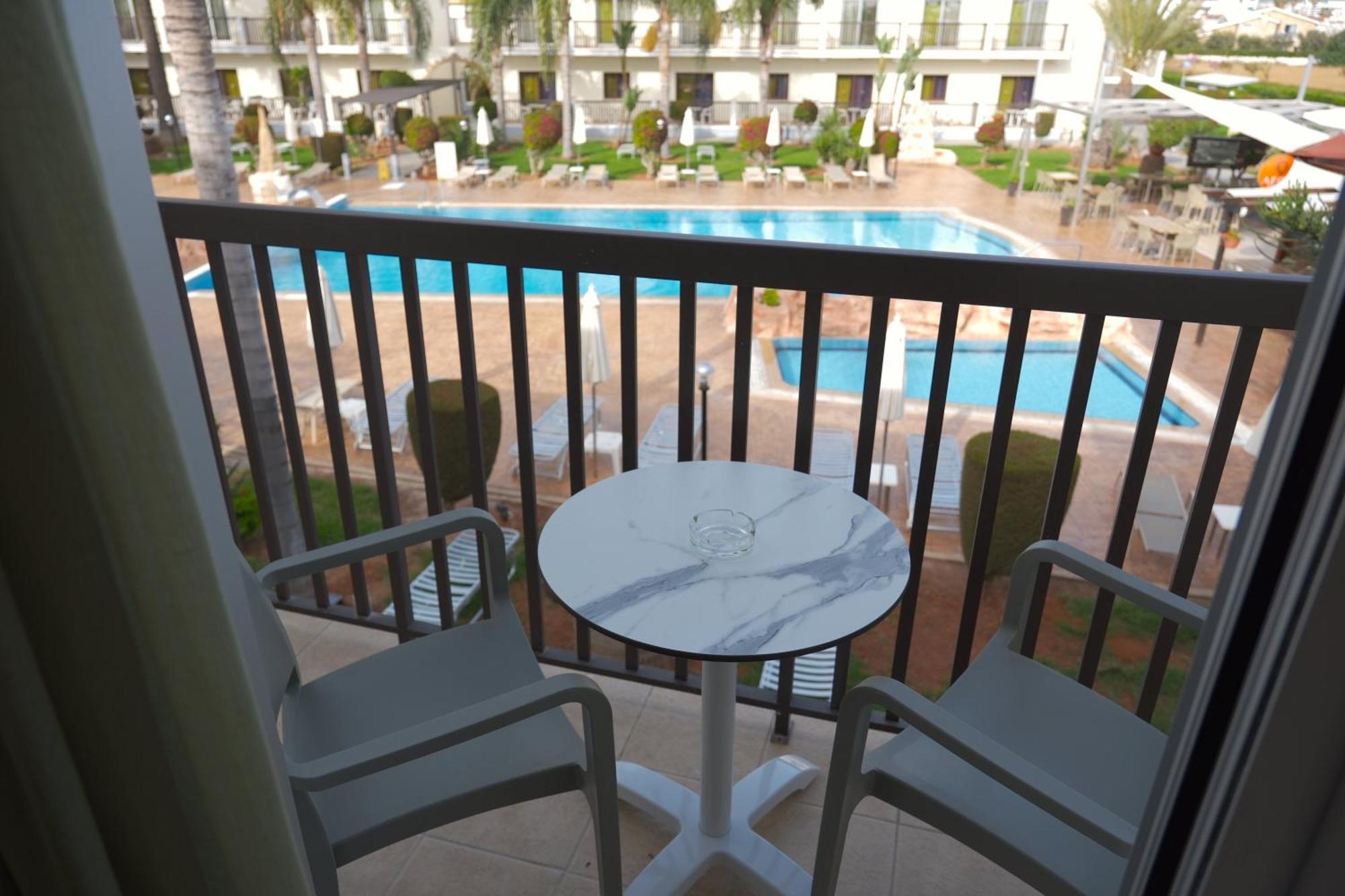 Loutsiana Deluxe Apts Agia Napa Zimmer foto