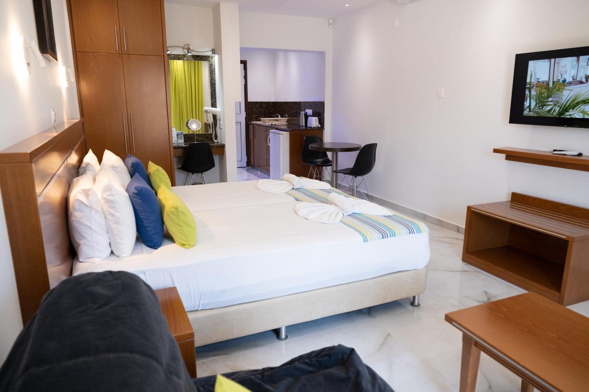 Loutsiana Deluxe Apts Agia Napa Zimmer foto